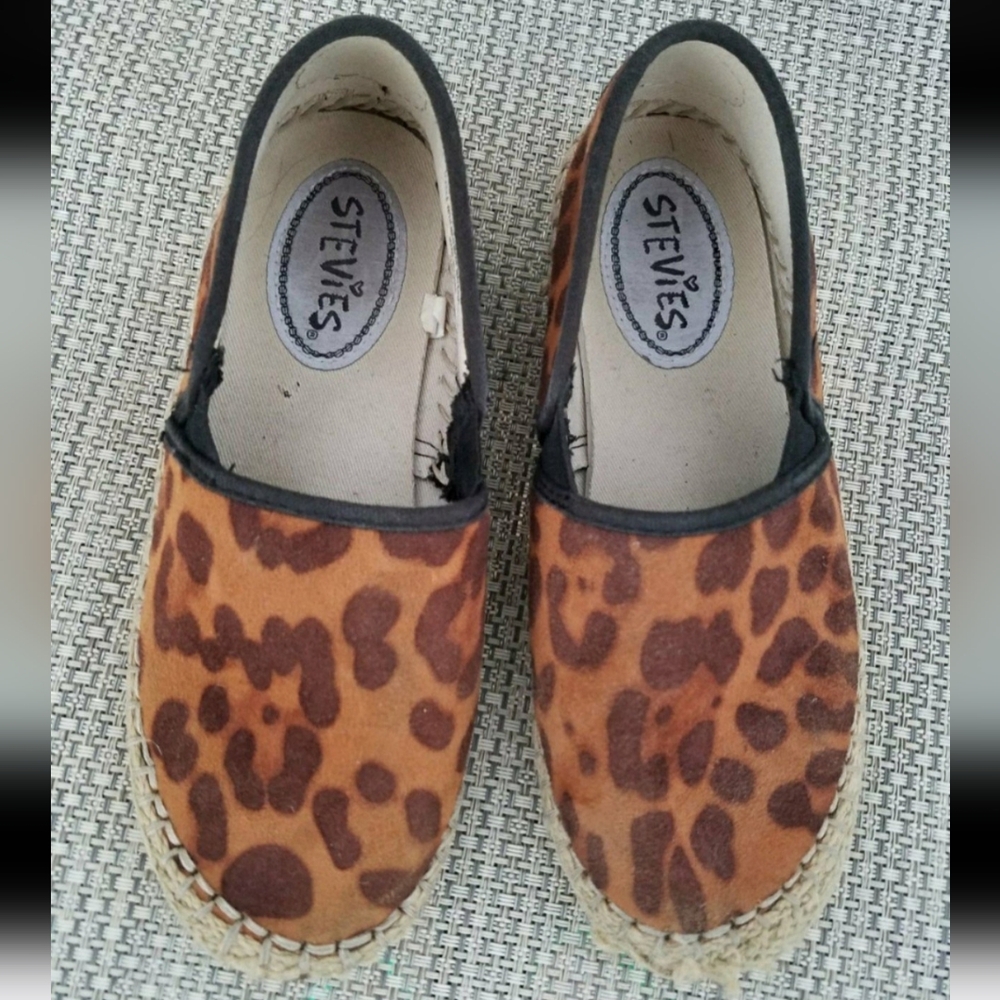 Stevies Child Size 1 unisex slipons Loafer like Espadrilles Shoes Animal Print